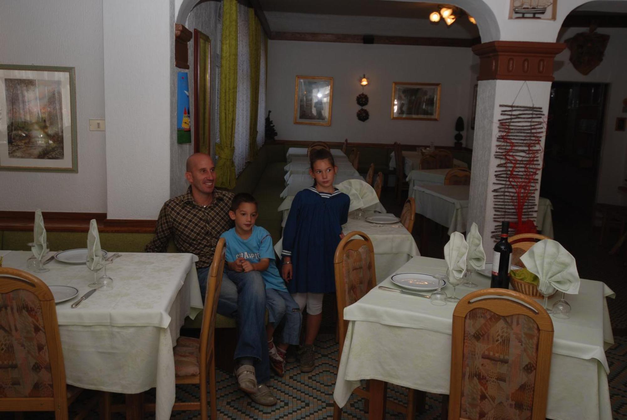 Hotel Ancora Moena Luaran gambar